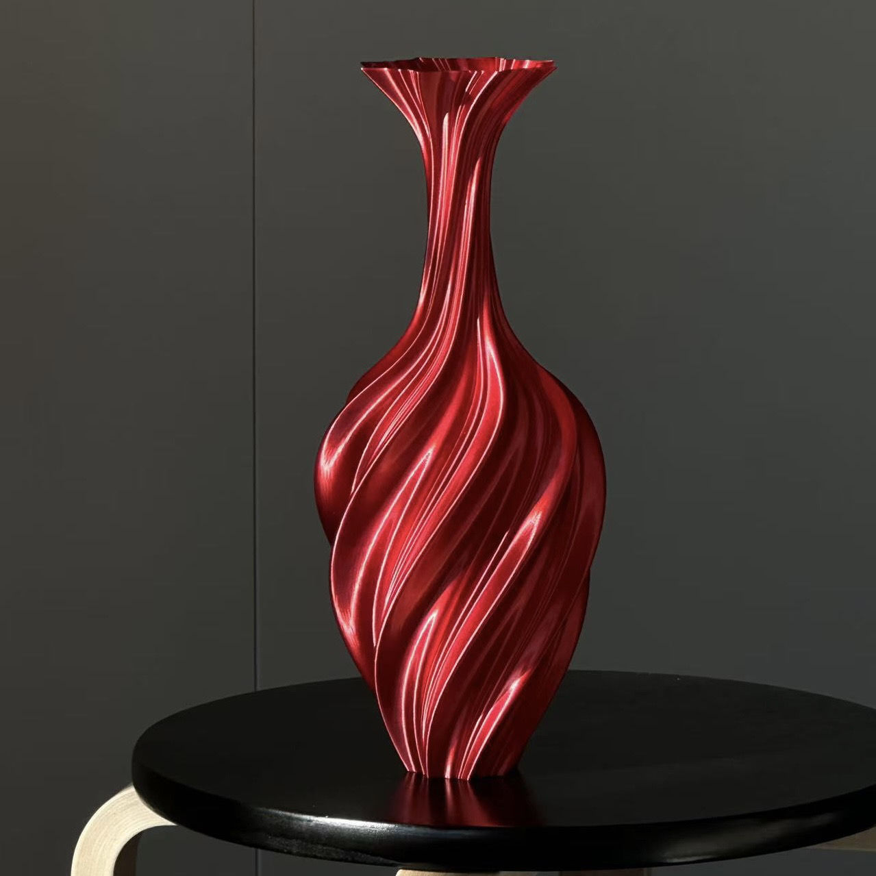 Artistic Abstract Twisted Vase - Retro Flower Design